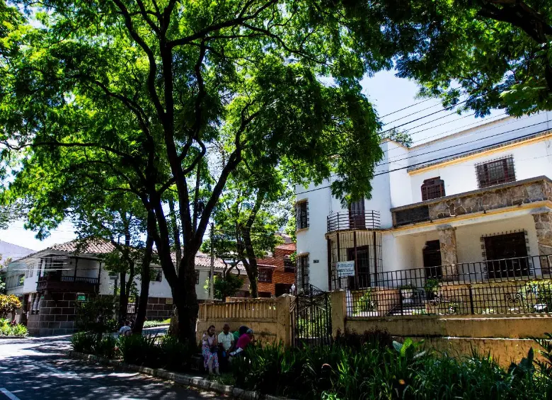 ¿Segunda edad dorada del barrio Prado, en Medellín, podría expulsar a últimos vecinos que quedan?