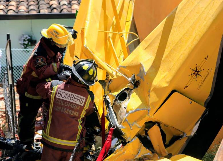 La emergencia fue atendida por bomberos del municipio, los dos ocupantes de la aeronave fueron trasladados a centros asistenciales. Foto: Jaime Pérez
