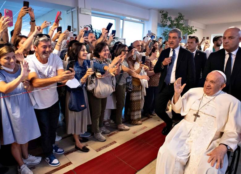Esta fue la tercera hospitalización del papa Francisco en menos de dos años. A finales de marzo, antes de Semana Santa, ingresó en el hospital Gemelli por una infección respiratoria. FOTO: GETTY