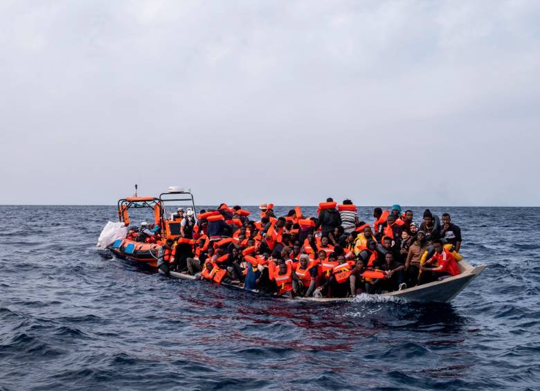 Un navío de héroes rescata vidas en el mediterráneo