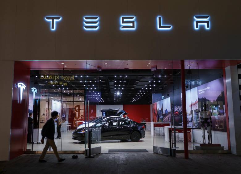 Tesla actualmente cuenta con más de 75.000 supercharges distribuidas por todo el mundo. Esto permite recargar un vehículo en 15 minutos para unos 322 kilómetros de autonomía. FOTO: GETTY
