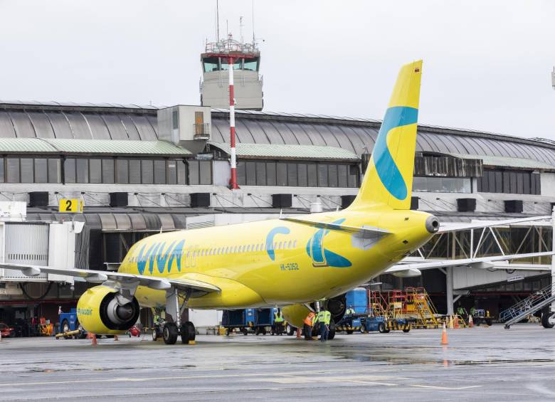 Con los nuevos condicionamientos, buena parte de los aviones de Viva estaría basada en Bogotá. Hoy se encuentran en Rionegro, a la espera de que se defina el futuro de la low cost. FOTO CAMILO SUÁREZ