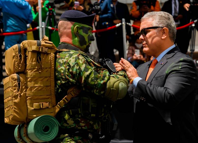 El presidente Iván Duque le dijo a los militares que son el sostén de la democracia. FOTO: Cortesía Presidencia