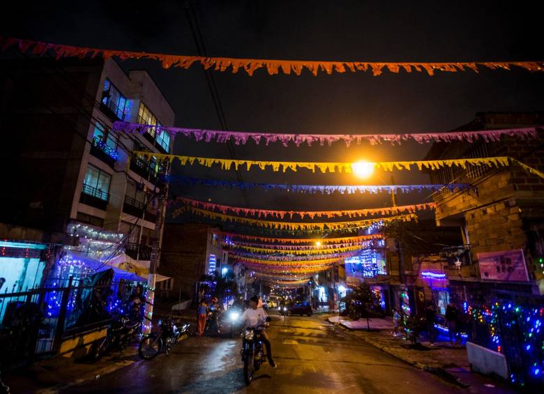 Las comunas de Medellín con mayor indisciplina social fueron Manrique, Aranjuez, Santa Cruz y La Candelaria. FOTO JULIO CÉSAR HERRERA