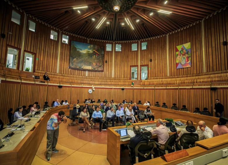 El proyecto para crear una tasa especial de seguridad pasó con seis votos a favor y dos en contra en la Comisión Primera de la Asamblea de Antioquia. FOTO: Camilo Suárez 