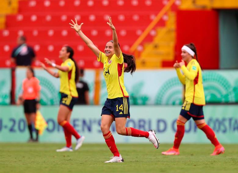 Mariana Muñoz y su festejo. FOTO: TOMADA DE TWITTER @FCFSeleccionCol