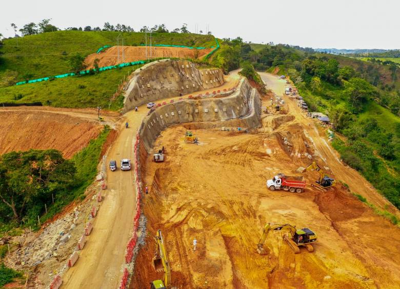 Punto donde se construye la nueva calzada a la salida de La Cruzada, en Remedios. FOTO Camilo Suárez
