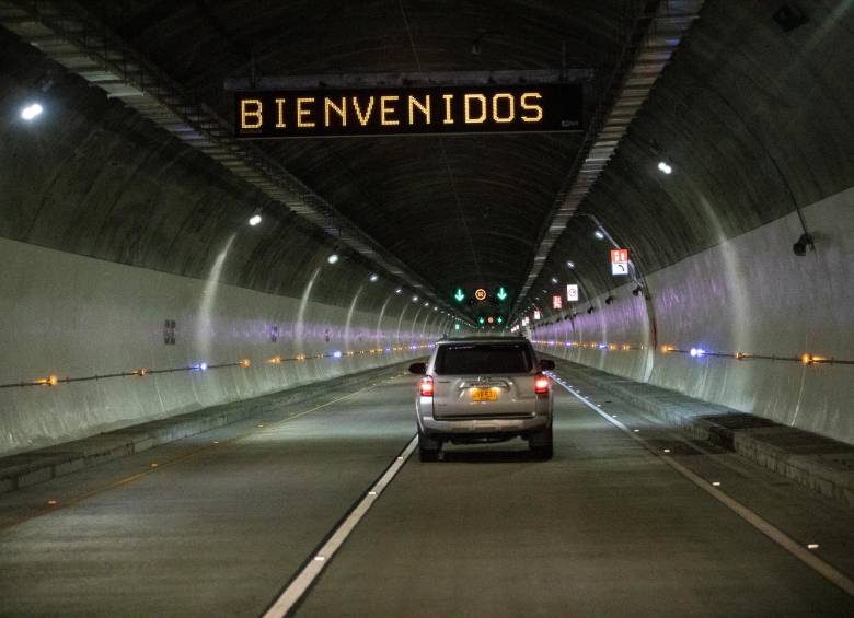 El túnel Mulatos tiene dos tubos unidireccionales (dos carriles por sentido) de 2,5 km cada uno, los cuales tuvieron un costo de $475.081 millones (36,5 % de la inversión total). FOTO: CAMILO SUÁREZ