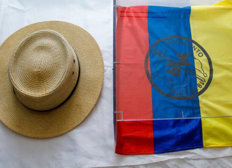 El sombrero de Carlos Pizarro fue usado por el excomandante del M-19 en la ceremonia de dejación de armas en 1990. Foto: Colprensa