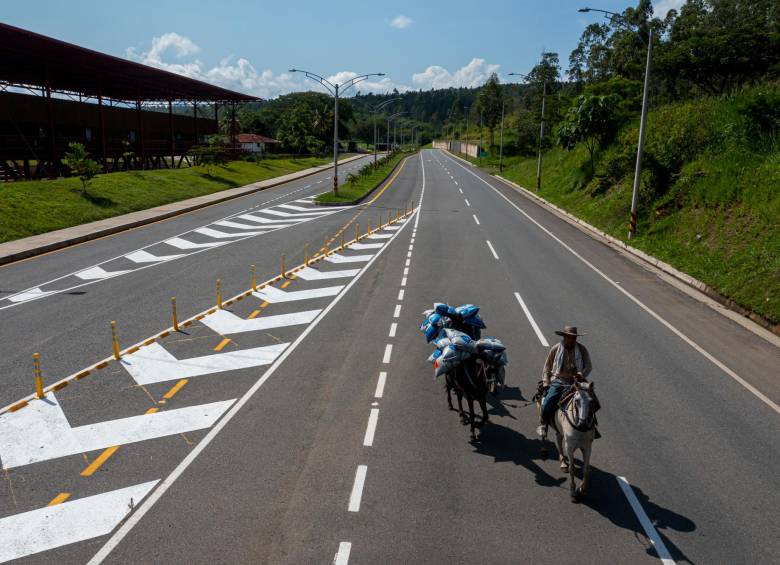 El proyecto Pacífico 2 será una vía que permitirá mejorar la competitividad de los 23 municipios del Suroeste de Antioquia. FOTO Manuel Saldarriaga