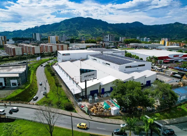 Desde la planta de Hitachi Energy en Dosquebradas, el país no solo se suma a la IA, sino que se posiciona como actor en la transición hacia una infraestructura energética. FOTO: Cortesía Hitachi.