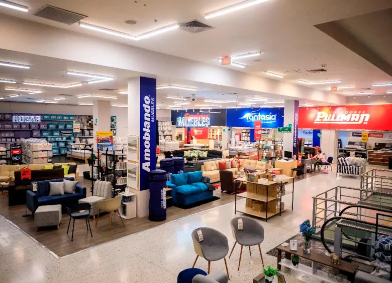 Sección de ropa en tiendas Flamingo