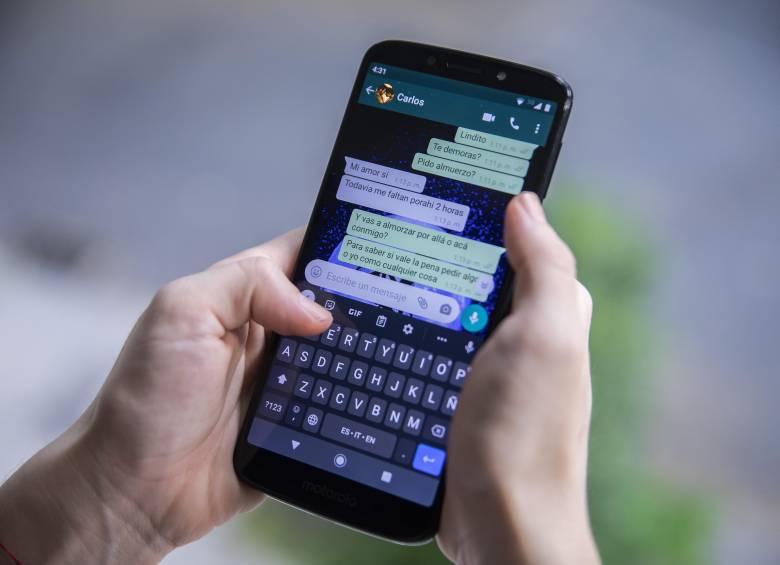 WhatsApp permite proteger conversaciones privadas con un código secreto en Android, iPhone y computadoras. FOTO Carlos Alberto Velásquez