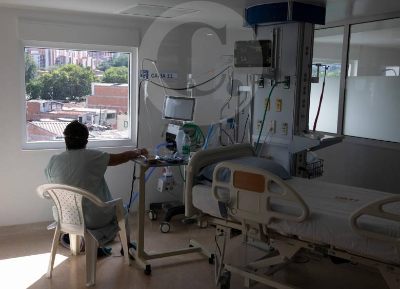 La escasez de medicamentos y el agotamiento del personal médico también influyeron en la decisión de extender la medida. FOTO: EL COLOMBIANO
