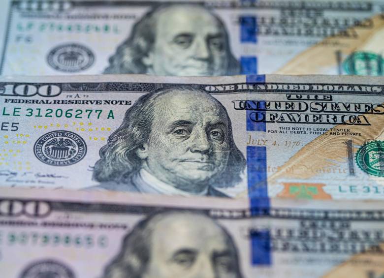 El dólar se cotizó en un mínimo de $4.063 hoy. FOTO CARLOS VELÁSQUEZ