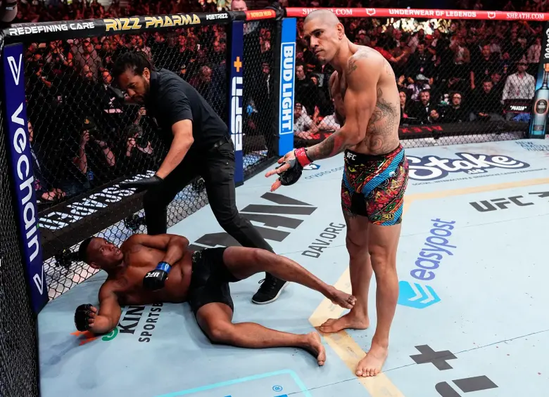 Alex Pereira retuvo su título como campeón mundial del peso semi pesado. Max Holloway le arrebató el cinturón de peso ligero a Gaethje. FOTO Tomada de ‘X’: @UFCEspanol