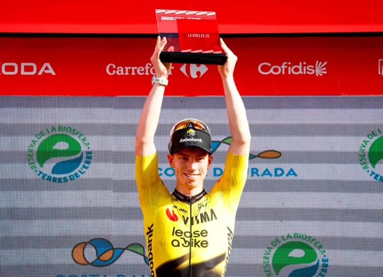 Matthew Brennan consiguió su tercera etapa en La Vuelta. FOTO: X TeamVisma