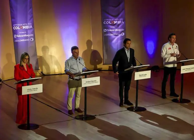 Vicky Dávila, Aníbal Gaviria, David Luna y Juan Manuel Galán debatieron en Antioquia a menos de dos semanas de la Gran Consulta por Colombia. Foto: Camilo López.