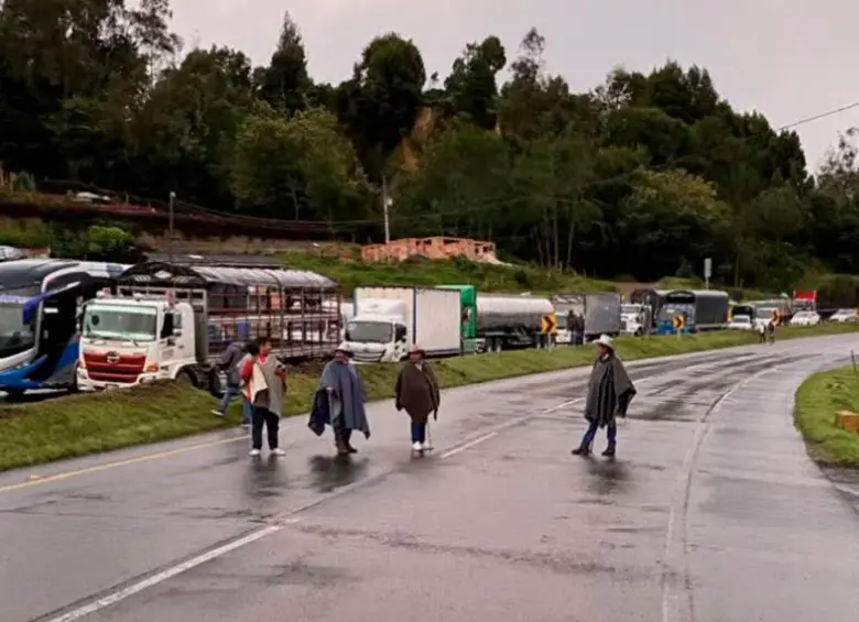 Los mineros y campesinos bloquean las vías desde el pasado lunes, 4 de agosto. Imagen de referencia. FOTO: Tomada de X