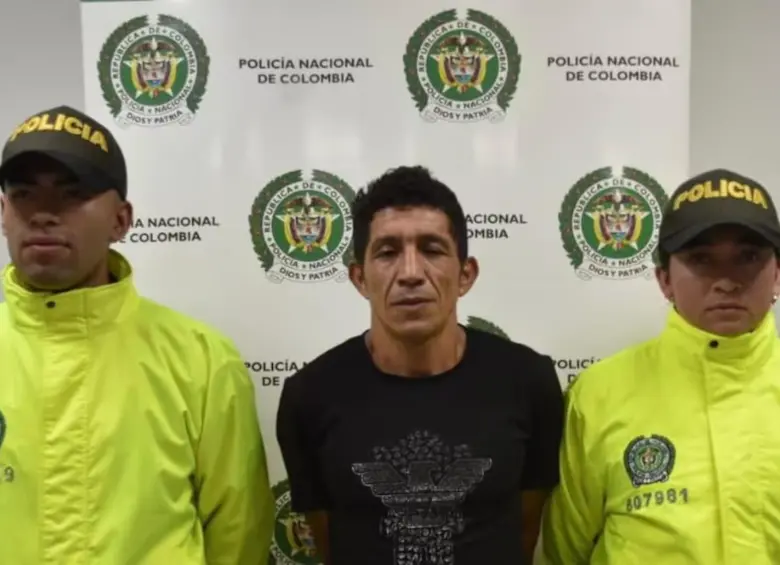 Momento en que capturaron a Juan Carlos Villa Cardona, apodado como “El terror de Risaralda”. FOTO: Captura video y Policía Nacional