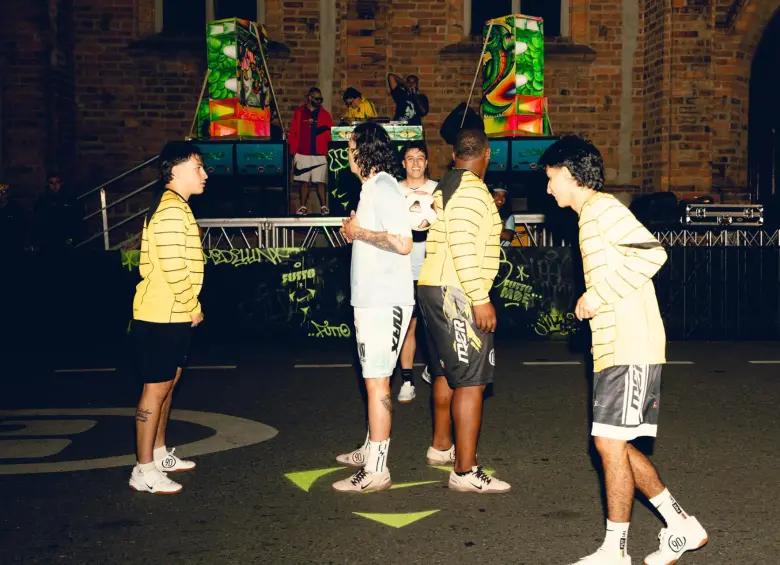 Medellín fue el escenario para vivir una experiencia de fútbol callejero. Workshops, arte urbano, música en vivo y presencia de colectivos locales, por lo que fue gratis y para toda la comunidad. FOTO: Cortesía Futto y Nike