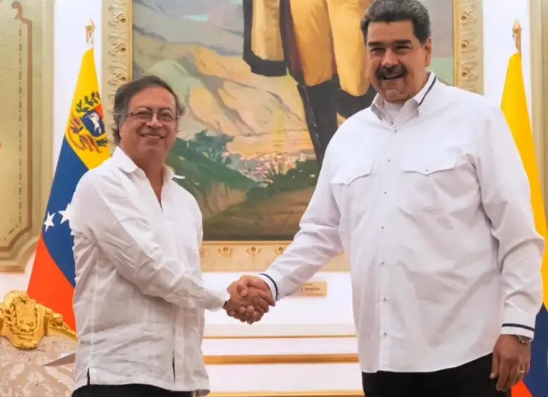 El presidente Gustavo Petro y Nicolás Maduro en medio de una de sus reuniones. FOTO: Cortesía