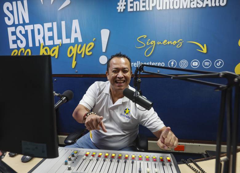 Williamson Serna, de Estrella Stereo, es otra de las voces inconfundibles que se sintonizan cada 31 en Medellín. FOTO: Manuel Saldarriaga Quintero