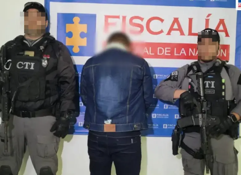 Momento en el que Manuel Ranoque fue capturado por las autoridades. FOTO: Fiscalía General de la Nación