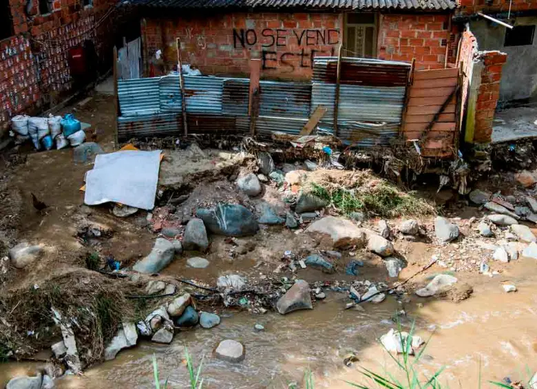 Otro afectado narró que previo a la demolición la alcaldía los reunió para ofrecerles albergue por 15 días y posteriormente $591.000 pesos para, según la alcaldía, pagar un mes de arriendo. Después de ese tiempo, manifestó el hombre, les dijeron que tenían que adelantar una serie de trámites si querían intentar ser beneficiarios de otros dos meses de arriendo. Fotos: Julio César Herrera