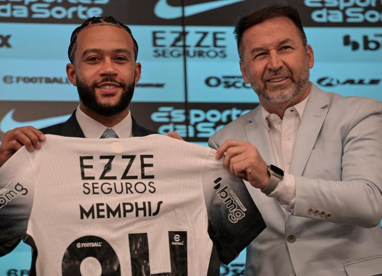Memphis depay en su presentación oficial con Corinthians. FOTO: AFP