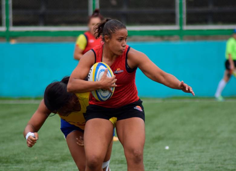 María Isabel Arzuaga es la jugadora del equipo con mejor recepción de balones. Aporta talento y experiencia en la Selección que jugará su primer Mundial. FOTOS CORTESÍA FEDERACIÓN RUGBY