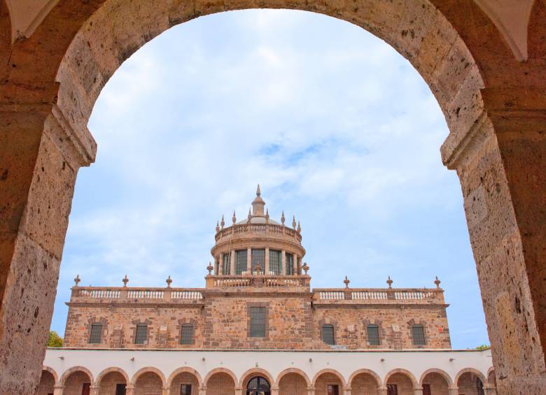 El Museo Cabañas, es el corazón cultural de Guadalajara, famoso por albergar los monumentales murales de José Clemente Orozco y declarado Patrimonio de la Humanidad por la UNESCO. Foto: Oficina de Visitantes y Convenciones de Guadalajara