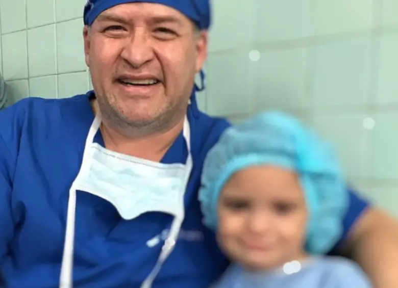 El doctor Julio Sendoya era un odontólogo y un especialista en Cirugía Oral y Maxilofacial con una labor especial con los niños. Fotos: Instagram @cirujanojuliosendoya