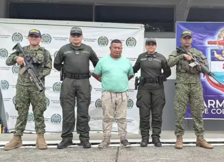 De exguerrillero de las Farc a objetivo prioritario de California, alias “Pitufo” terminó su carrera delictiva en Puerto Asís, luego de ser capturado por las autoridades locales y la DEA. FOTO: Armada de Colombia