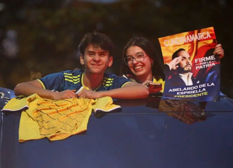 Así salieron en Bogotá a celebrar la victoria del abogado. Foto: Colprensa