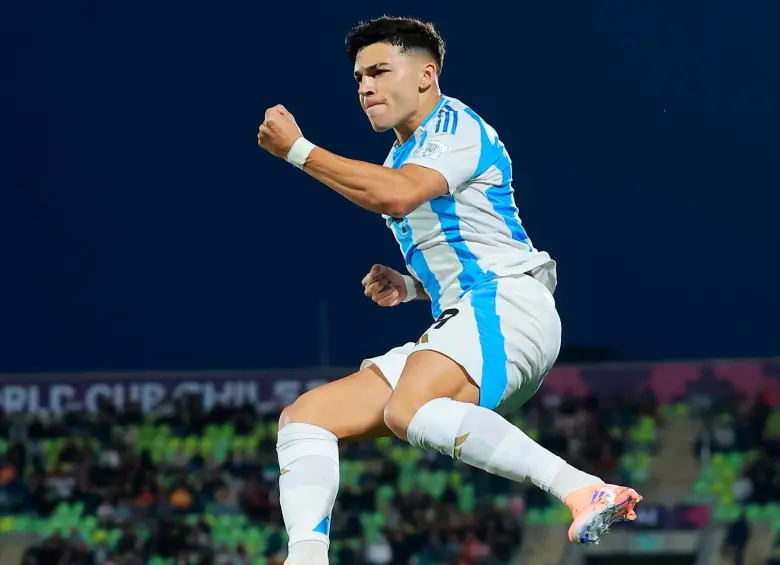 El futbolista argentino Alejo Sarco es una de las figuras del seleccionado suramericano en la Copa del Mundo que se disputa en Chile. FOTO: Tomada de X @fifaworldcup_es