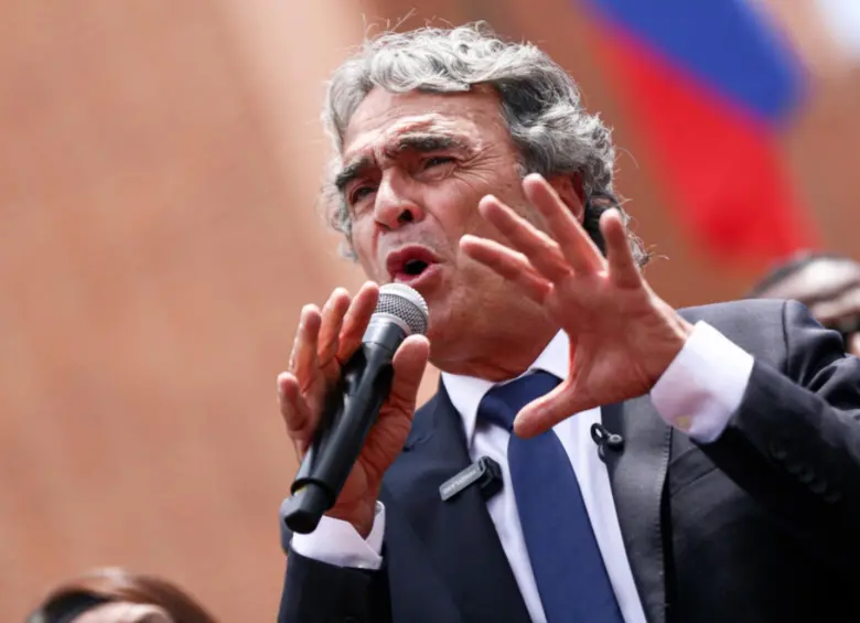 Sus declaraciones se dieron luego del anuncio de que ya no se seguirá con el movimiento que buscaba recolectar firmas para una Asamblea Nacional Constituyente. Foto: Colprensa.