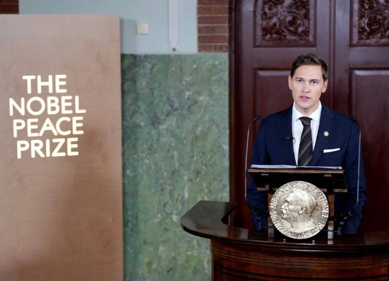 El presidente del Comité Nobel Noruego, Jorgen Watne Frydnes, se dirige a los periodistas para anunciar el ganador del Premio Nobel de la Paz 2025 en el Instituto Nobel Noruego en Oslo, Noruega. FOTO: APF