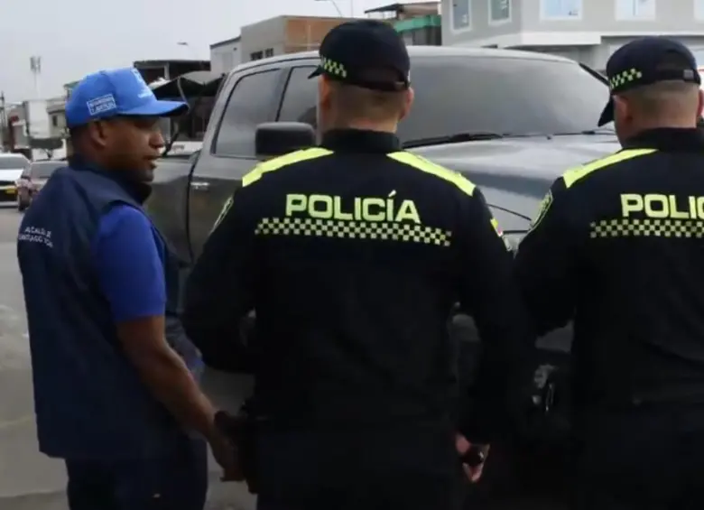 Las autoridades realizando los operativos de inteligencia en las calles de Cali. FOTO: Captura video de la Secretaría de Seguridad y Justicia de Cali