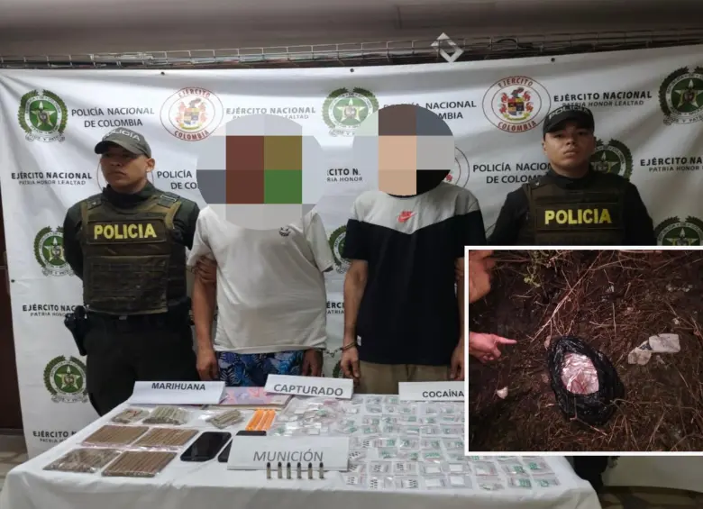 Adelante, la caleta hallada en zona rural de la verada. Atrás, dos detenidos junto a varios elementos. FOTO: Cortesía.