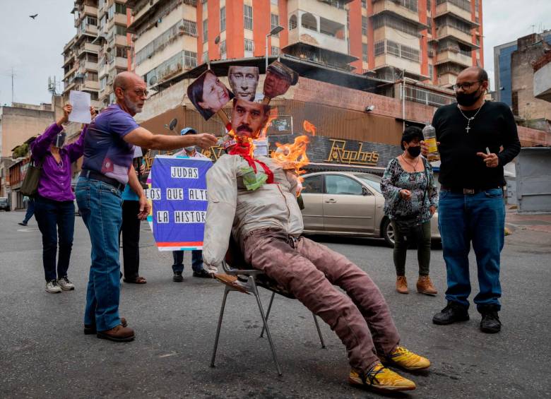 La Quema de Judas se realizó en el oeste de Caracas. FOTO: EFE.