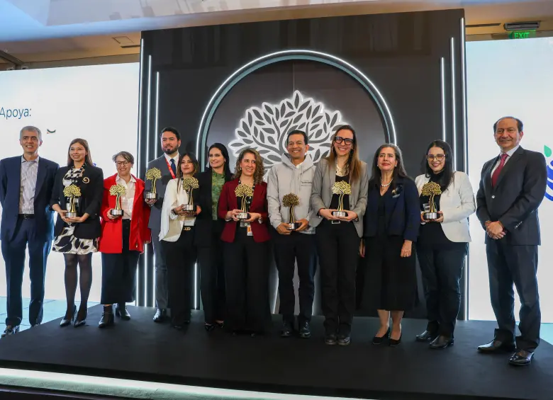 Ganadores de la segunda edición del Premio Innova Mayor. Foto: Cortesía. 