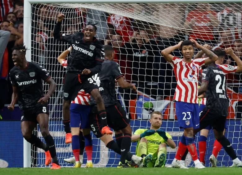 Atlético de Madrid y Leverkusen, tras igualar este miércoles, lucharán ahora por cupo a la Europa League. FOTO EFE