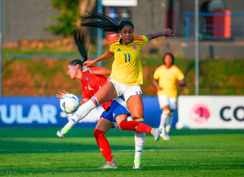 La delantera Maithé López, quien juega en Vancuver, Canadá, fue una de las que más buscó el arco de Chile y la que más luchó contra las defensoras australes. FOTO CORTESÍA FCF