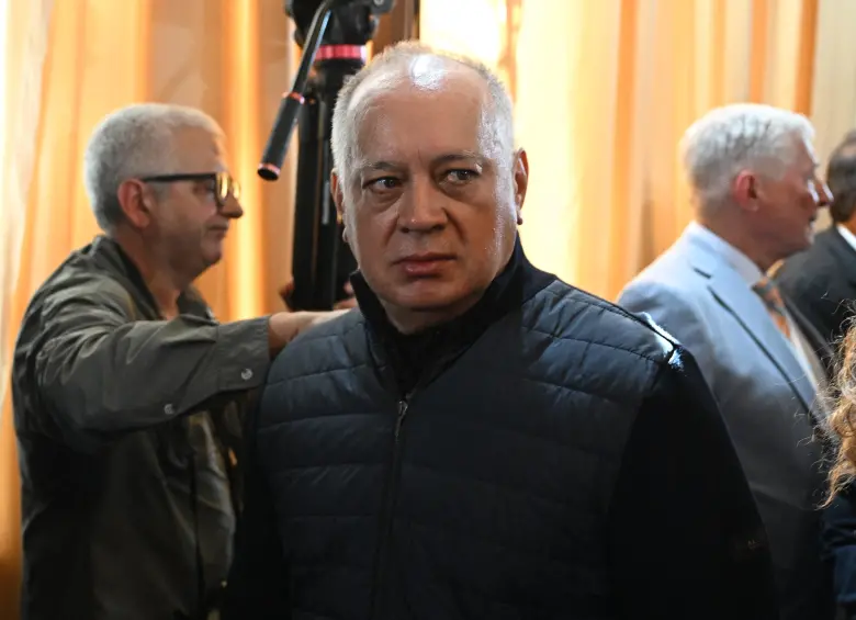 Diosdado Cabello en la ceremonia que juramento a Delcy Rodríguez como presidenta interina del país. Foto: AFP.