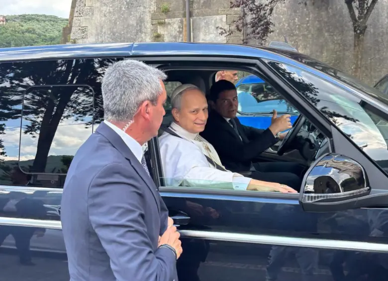 El papa León XIV llegando al santuario agustiniano de la Orden de San Agustín, a las afueras de Roma. FOTO: REDES SOCIALES @UniCatolicos_es