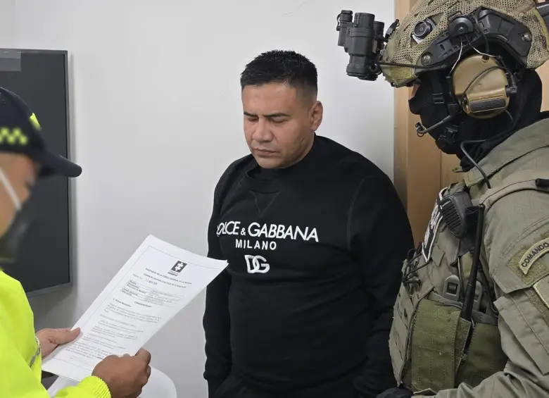 Momento de la captura de Andrés Felipe Marín Silva, alias Pipe Tuluá, líder de la banda criminal “La Inmaculada”. FOTO: Policía Nacional y Fiscalía General de la Nación