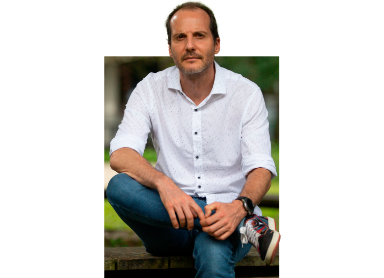 Esteban Duperly (Medellín, 1979) ha publicado dos novelas, Dos aguas (Angosta) y El medidor de tierras (Tusquets). Desde principios de este año es el director de la Editorial Eafit. Foto: Esneyder Gutiérrez