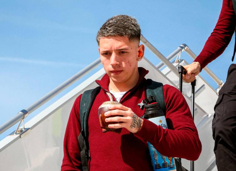 El futbolista argentino Gianluca Pretianni viajó con el plantel del Benfica a Madrid, capital de España, para disputar el partido. Foto: tomada del x de @SLBenfica