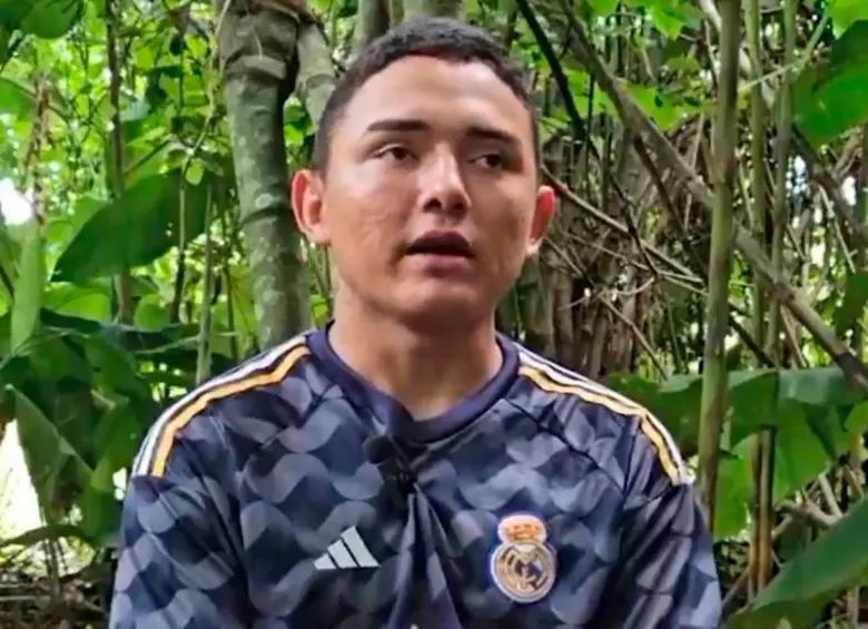 Él es soldado regular Jaiber Arley Castillo Guerrero, secuestrado por el ELN cuando se desplazaba de civil entre los municipios de Puerto Rondón y Tame, en Arauca. FOTO: Captura de video
